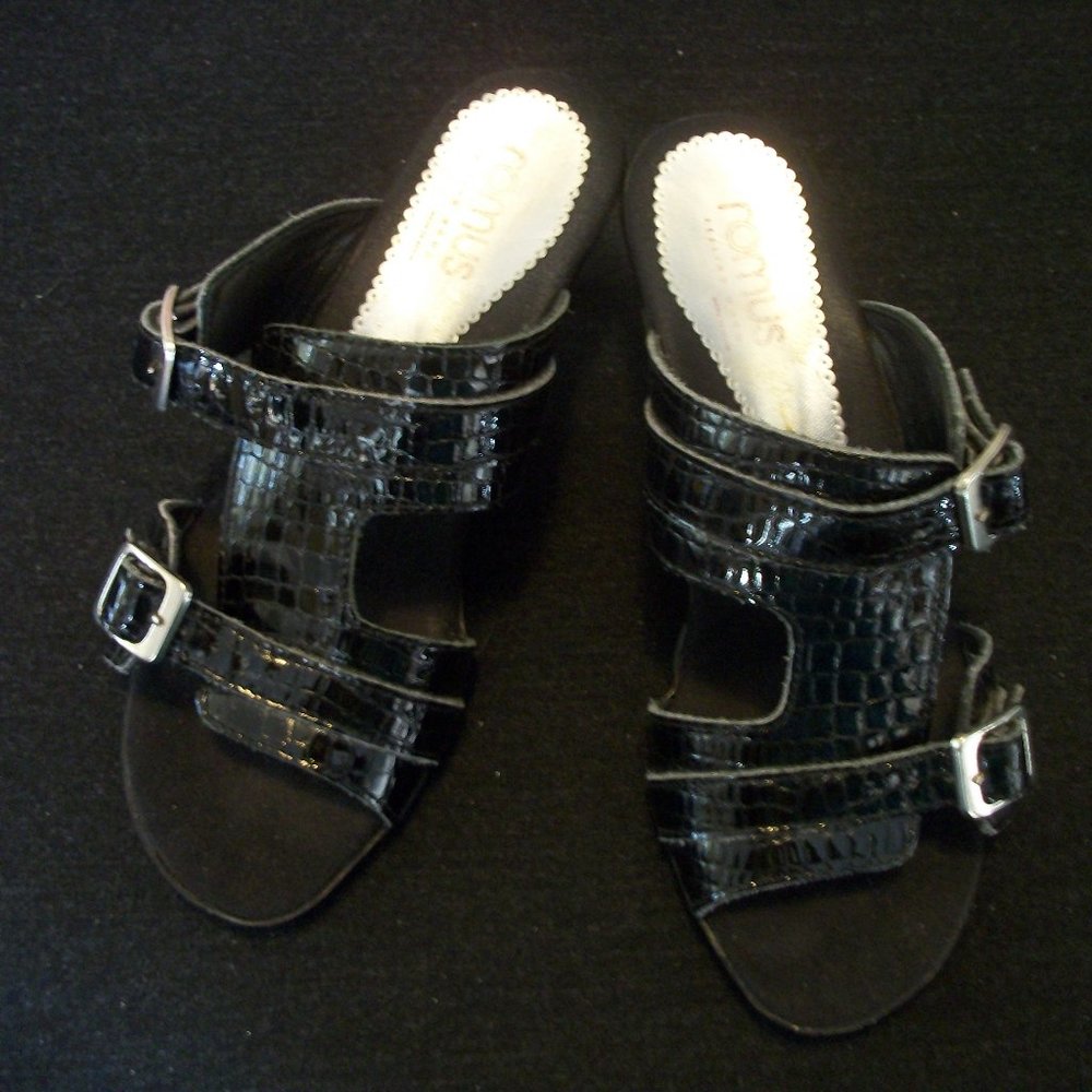 STEAMPUNK BUCKLES PATENT TEXTURED SANDAL HEELS 37
